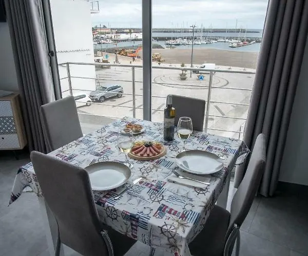 White House Ii * Praia da Vitória