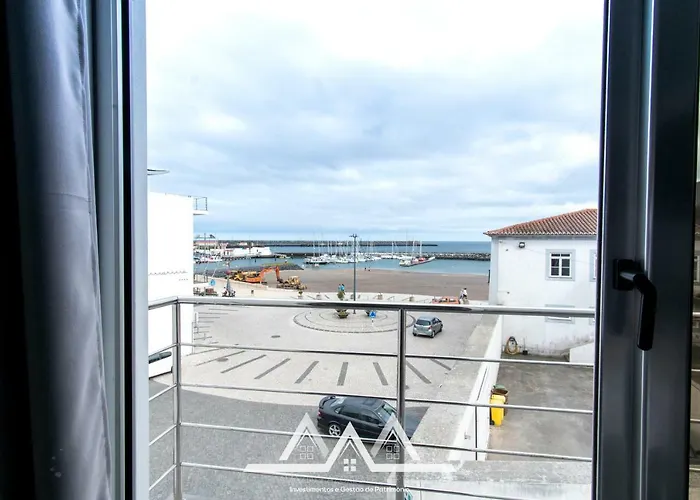 White House Ii * Praia da Vitória